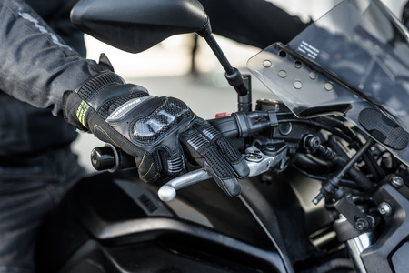 RĘKAWICE MOTOCYKLOWE | SHIMA X-BREEZE 2 BLACK | KRÓTKIE Z OCHRANIACZAMI CE