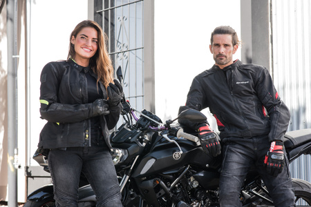 RĘKAWICE MOTOCYKLOWE | SHIMA X-BREEZE 2 BLACK | KRÓTKIE Z OCHRANIACZAMI CE