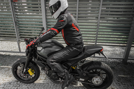 KURTKA MOTOCYKLOWA | SHIMA CHASE RED | MĘSKA SKÓRZANA SPORTOWA + GRATIS