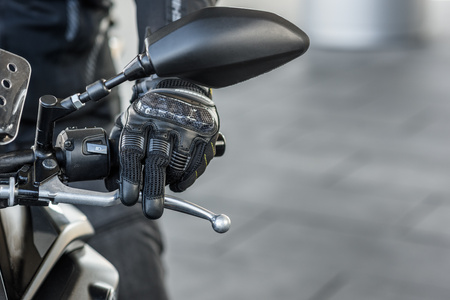 RĘKAWICE MOTOCYKLOWE | SHIMA X-BREEZE 2 BLACK | KRÓTKIE Z OCHRANIACZAMI CE